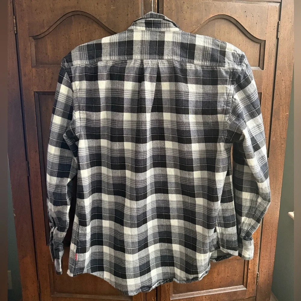 Izod Men's Checkered Black and White Shirt - Picture 5 of 6